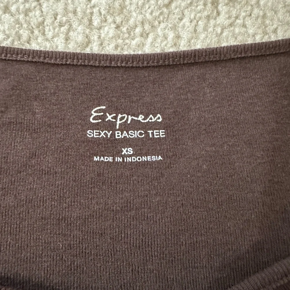 Express sexy basic long sleeve tee - Picture 3 of 5